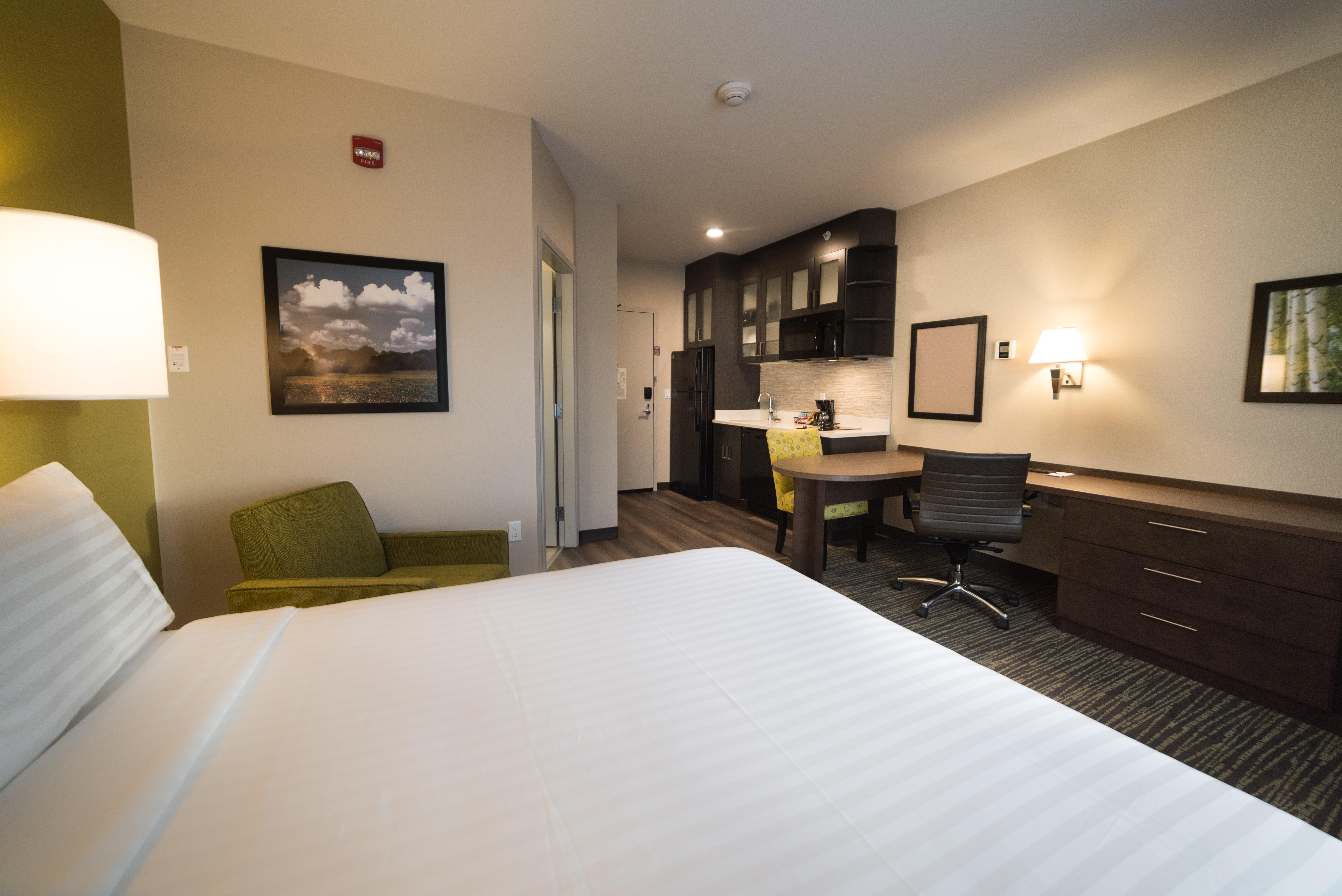 Candlewood West - Mall Area By Ihg Hotel 3*