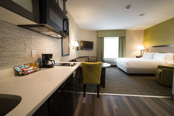 Candlewood West - Mall Area By Ihg Hotel